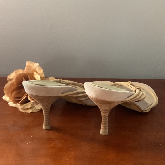 COLIN STUART GENUINE two tone leather mid wooden heel slides. Size 7. - Picture 2 of 3